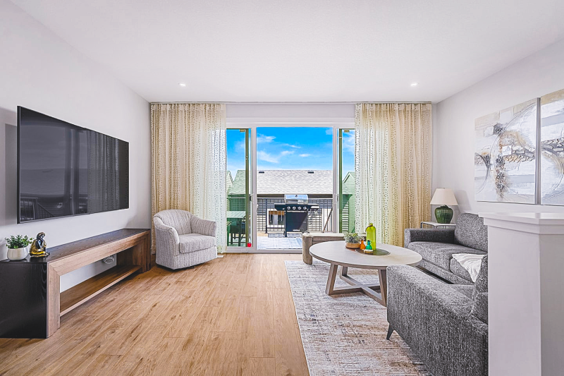 Newly Built Modern Home in NW- sleeps 6