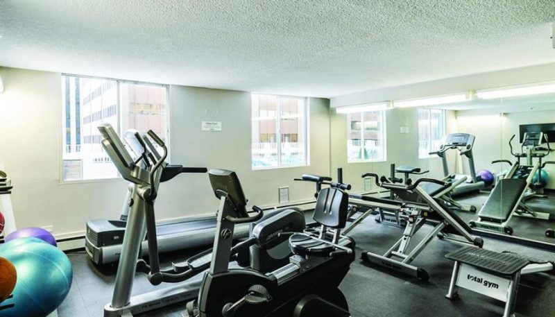 SPACIOUS 1 BED/ 1 BATH APARTMENT IN DOWNTOWN CALGARY