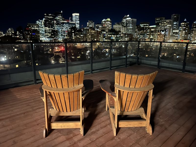 Grey Cup Hub - King Bed - Parking - Train