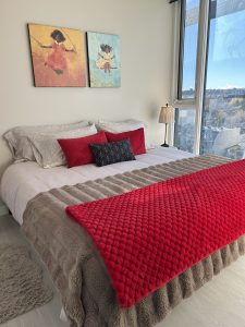 Grey Cup Hub - King Bed - Parking - Train